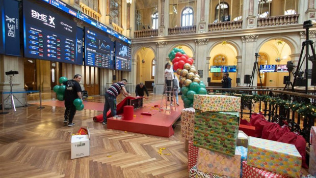 ep paneles informativos en el palacio de la bolsa de madrid a 2 de enero de 2026 en madrid espana