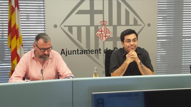 El teniente de alcalde G.Pisarello y el director de Estadística, M.Boada | EUROPA PRESS ep tenientealcalde gpisarellodirectorestadistica mboada