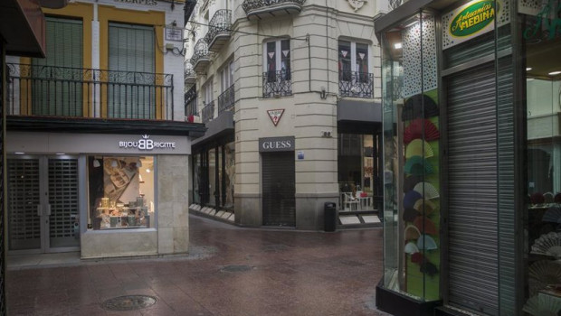 ep tiendas cerradas del centro de sevilla en el estado de alarma por coronavirus covid-19