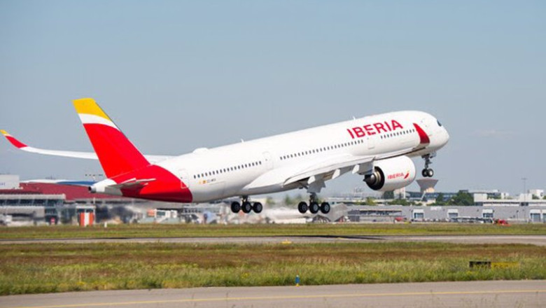 ep un avion de iberia despegando ep un avion de iberia despegando