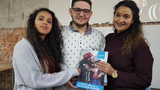 ep una joven marroqui un joven transuna joven gitanainformeunicef