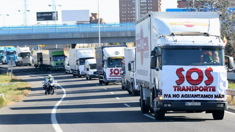 ep varios camiones en la a 2 participan en una marcha lenta por las principales vias de madrid con