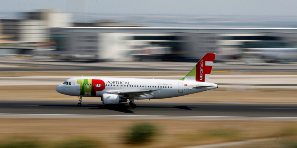 photo d archive d un airbus a319 de tap air portugal atterrissant a l aeroport de lisbonne 20240515101356 