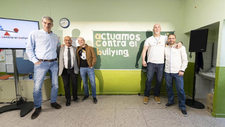 Antonio Martín, presidente de la acb, y el exjugador Iñaki Zubizarreta en la presentación de la campaña 'Actuamos contra el bullying' | ACB PHOTO / P. MORENO ep antonio martin presidente de la acb y el exjugador inaki zubizarreta en la presentacion de la