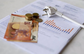 ep archivo   un cable dinero y una factura de luz
