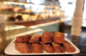 ep archivo   un plato de torrijas tipicas de la pasteleria la duquesita