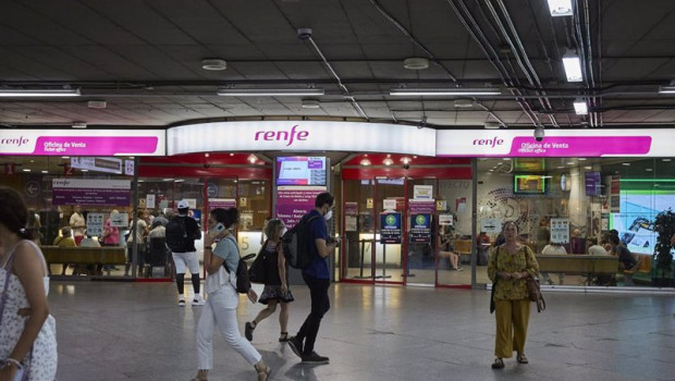 ep archivo   varias personas caminan por la estacion madrid atocha cercanias a 8 de agosto de 2022
