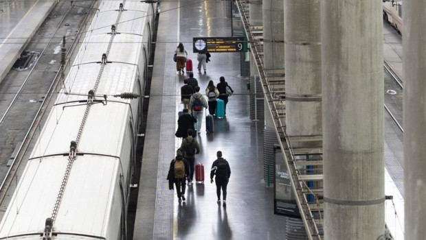 ep archivo   viajeros en la estacion de atocha