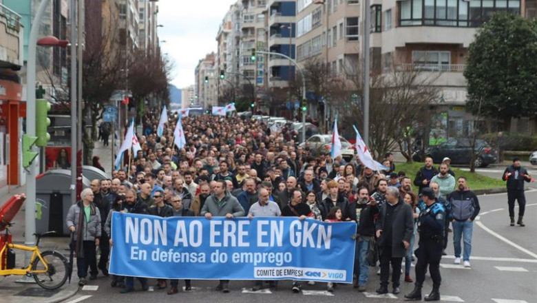 Cientos de trabajadores de GKN se manifiestan contra el ERE que pretende impulsar la empresa, a día 1 de febrero de 2026 | CIG ep cientos de trabajadores de gkn se manifiestan contra el ere que pretende impulsar la empresa a