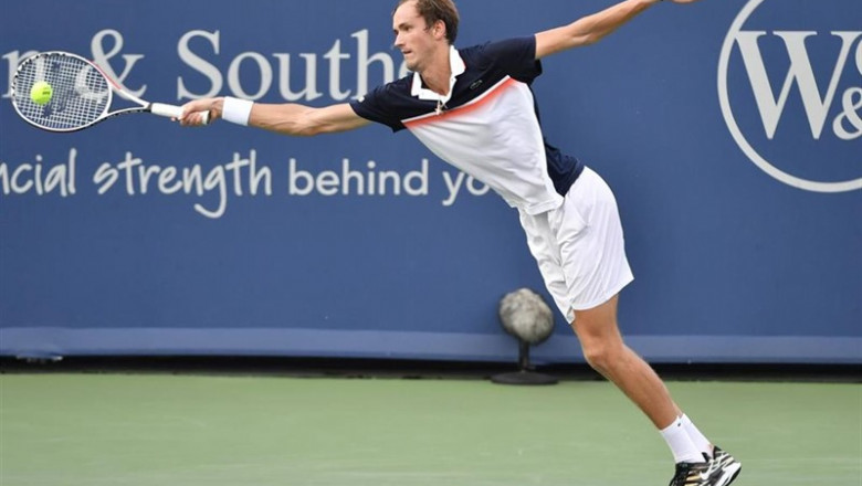 Daniil Medvedev, en pleno partido ante Novak Djokovic. | Leslie Billman/CSM via ZUMA Wire / DPA ep daniil medvedev en pleno partidonovak djokovic