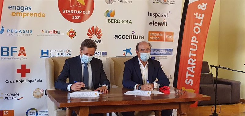 ep el ceo de enisa jose bayon lopez y el consejero delegado de enagas marcelino oreja durante la
