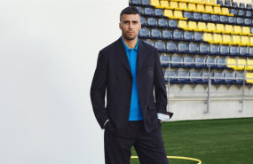 ep el futbolista espanol rodri hernandez con el traje de loewe que viste a la seleccion hasta 2030