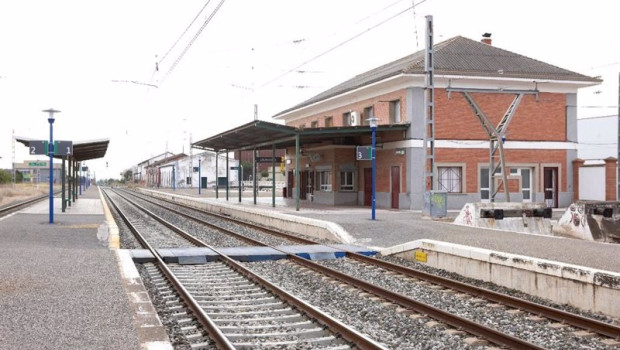 ep el gobierno autoriza licitar por 40 millones dos contratos para renovar la linea de tren