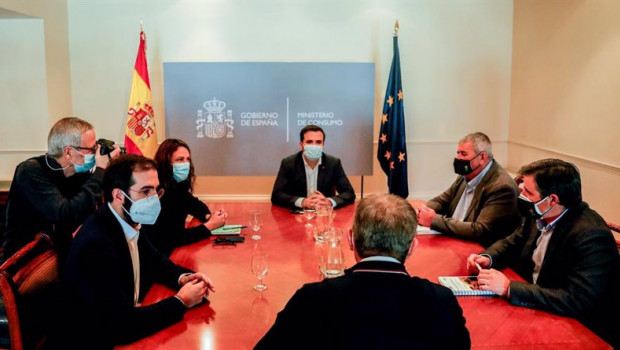 ep el ministro de consumo alberto garzon c y el secretario general de la upa lorenzo ramos 2d se