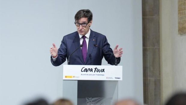 ep el presidente de la generalitat de catalunya salvador illa durante la firma un protocolo para la