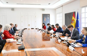 ep el presidente del gobierno se reune con el consejero delegado de airbus guillaume faury en la