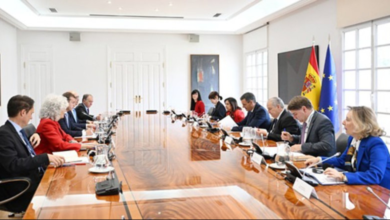 ep el presidente del gobierno se reune con el consejero delegado de airbus guillaume faury en la