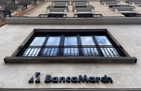 ep fachada exterior de un local de banca march en madrid
