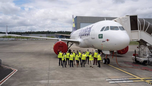 ep flyadeal firma un acuerdo de servicios de horas de vuelo para su flota de a320