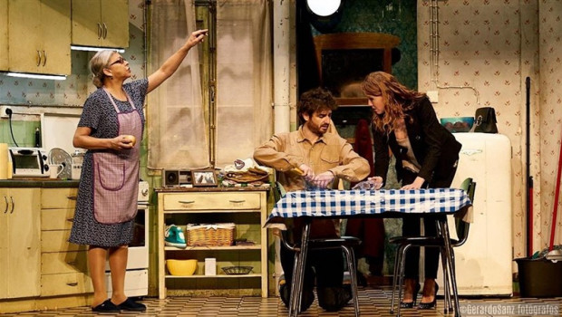ep gorka otxoa maria castro y kiti manver durante una de las escenas de juntos