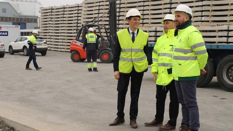 José Crespín amb tècnics d'ADIF. | SUBDELEGACIÓN DEL GOBIERNO ep jose crespin amb tcnics dadif