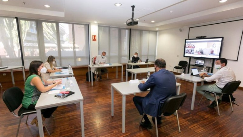 La consejera de Turismo del Gobierno de Canarias, Yaiza Castilla, en una reunión con los consejeros de Turismo de los cabildos | GOBIERNO DE CANARIAS ep la consejera de turismo del gobierno de canarias yaiza castilla en una reunion con los consejeros