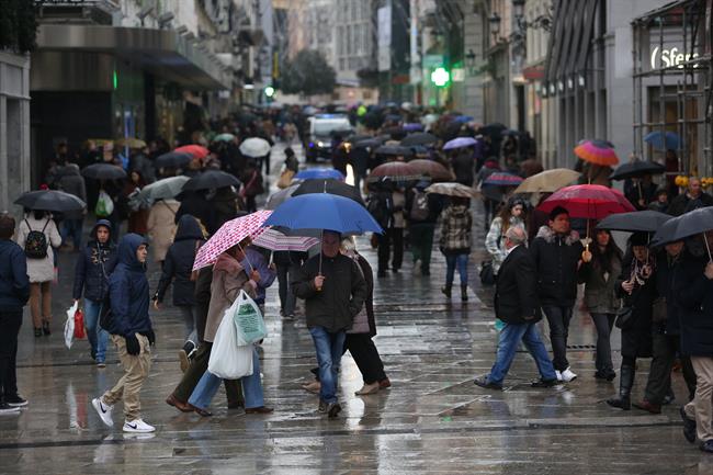 Lluvia en una calle de Madrid | EUROPA PRESS - Archivo ep lluviauna callemadrid