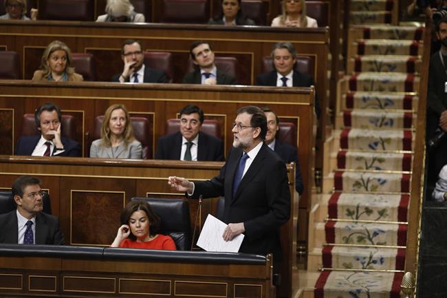 Mariano Rajoy, respondiendo en el hemiciclo | EUROPA PRESS ep mariano rajoy respondiendohemiciclo