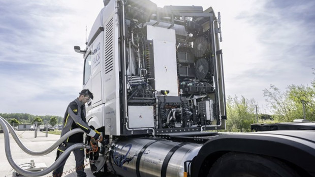 ep mercedes benz genh2 truck prototype