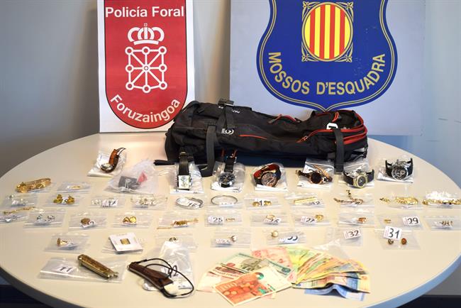 Parte de las joyas robadas | POLICÍA FORAL ep partelas joyas robadas