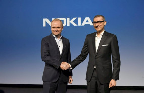 ep pekka lundmark izquierda estrecha la mano de su predecesor en la presidencia de nokia rajeev suri ep pekka lundmark izquierda estrecha la mano de su predecesor en la presidencia de nokia rajeev suri