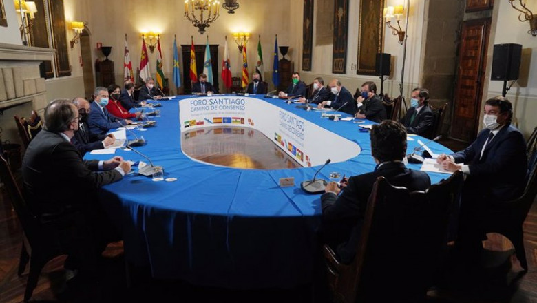 Reunión de los presidentes autonómicos en la ‘Cumbre de Santiago de Compostela´, en el Hostal dos Reis Católicos de Santiago, a 23 de noviembre de 2021, en Santiago de Compostela, A Coruña, Galicia (España). Ocho presidentes autonómicos participan en esta | Álvaro Ballesteros - Europa Press ep reunion de los presidentes autonomicos en la cumbre de santiago de compostela en el hostal dos