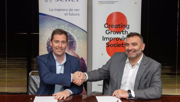 ep scar juli director de innovacion en sener izquierda junto a agustin j saenz director de