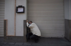 ep un hostelero echa la persiana de su establecimiento por las restricciones de horarios