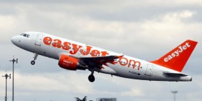 les-resultats-d-easyjet-conformes-aux-attentes-mais-la-livre-pese