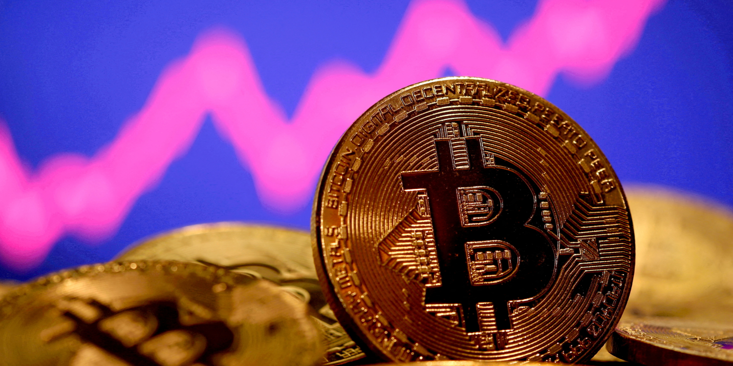 El bitcoin arranca la semana con caídas pero mantiene el nivel de los 67.000