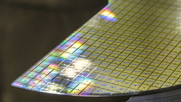 ep archivo   close up view of manufacturing of dies on an 8 inch silicon carbide wafer