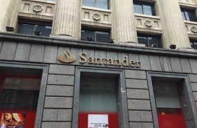 ep archivo imagen de archivo de una sucursal del banco santander ep archivo imagen de archivo de una sucursal del banco santander