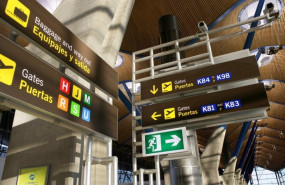 ep archivo   imagen de carteles en un aeropuerto