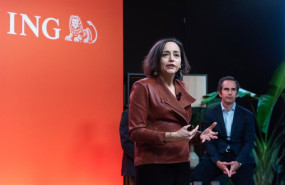 ep archivo   la directora de desarrollo de negoco de ing almudena roman al fondo el consejero
