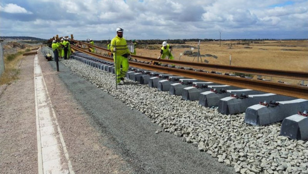 ep archivo   obras en una linea ferroviaria en una imagen de archivo
