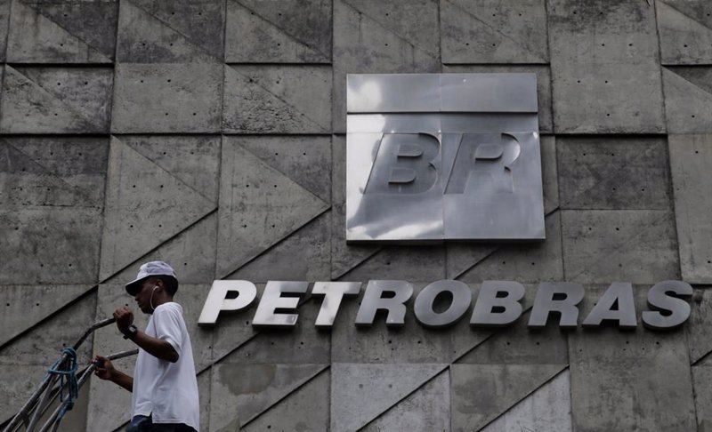 Petrobras compra a BP su participación en 6 bloques de aguas ultraprofundas en Brasil