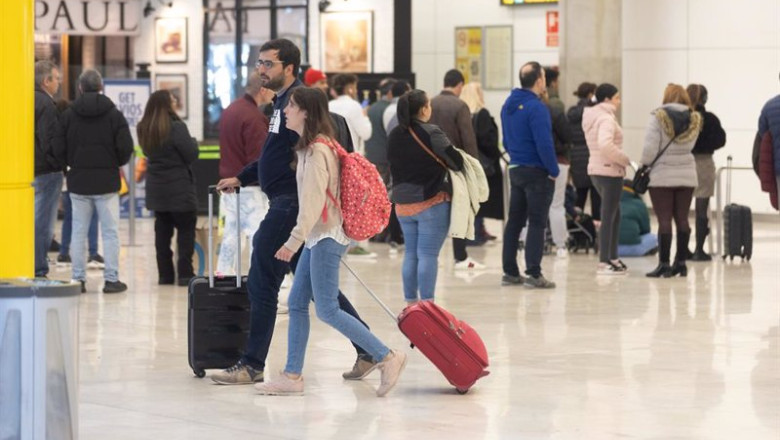 Varias personas en el aeropuerto Adolfo Suárez Madrid-Barajas, en Madrid (España). | Eduardo Parra - Europa Press - Archivo ep archivo varias personas en el aeropuerto adolfo suarez madrid barajas a 5 de enero de 2024 en