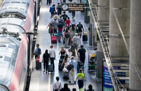 ep archivo   varias personas uno de los andenes de la estacion de atocha almudena grandes a 11 de