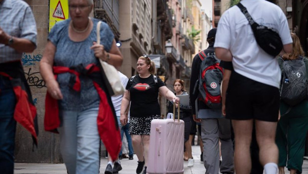 ep archivo   varios turistas en el centro de barcelona a 17 de septiembre de 2024 en barcelona