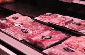 ep carne de cerdo expuesta en un mercado