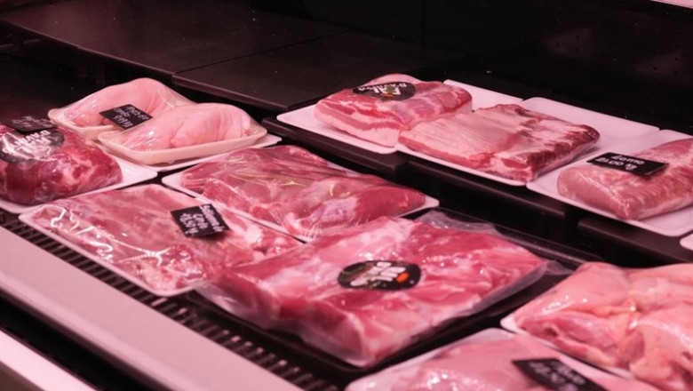ep carne de cerdo expuesta en un mercado