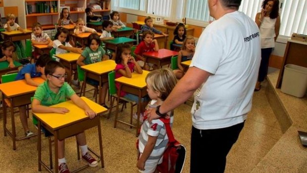 ep clase ninos mochila