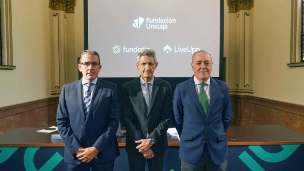 ep de izda a dcha el director general de la fundacion unicaja sergio corral el presidente de la