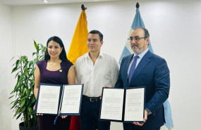 ep de izquierda a derecha la ministra de economia y finanzas sariha moya el presidente de ecuador